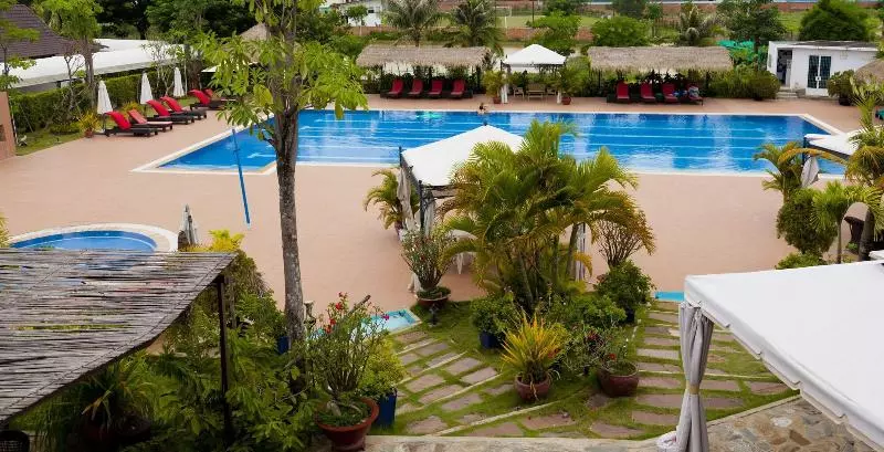 בית מלון כפרי Ccc Airport