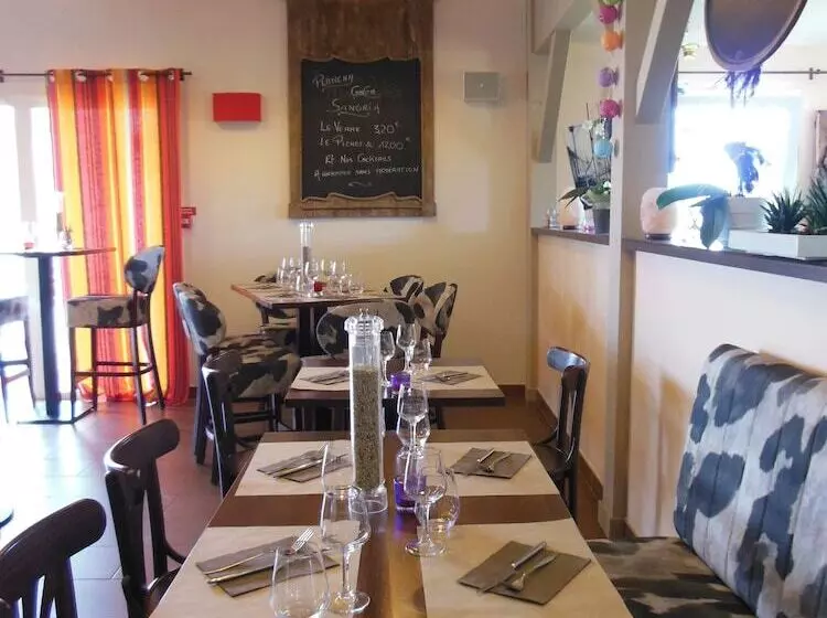 Отель Couett Hôtel Loudéac