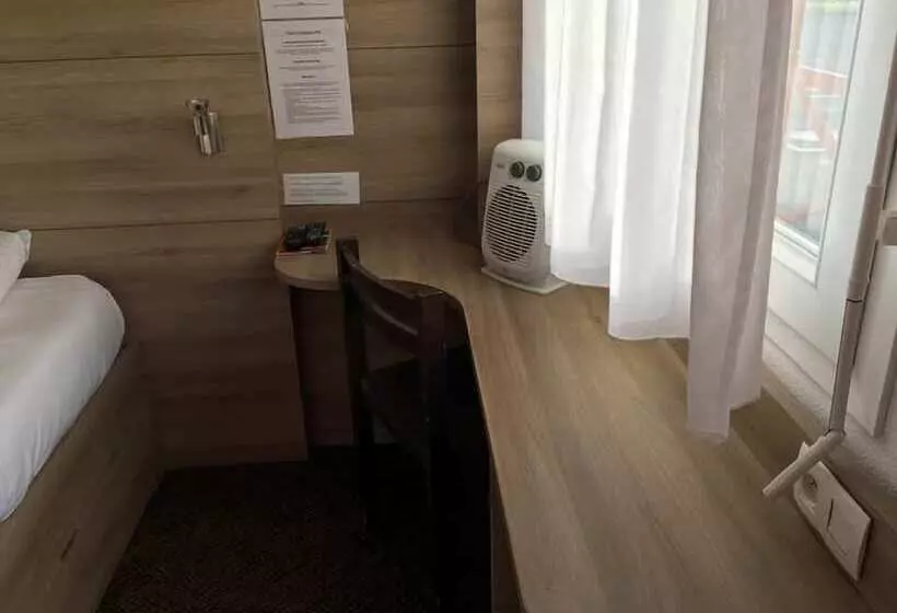 Отель Couett Hôtel Loudéac