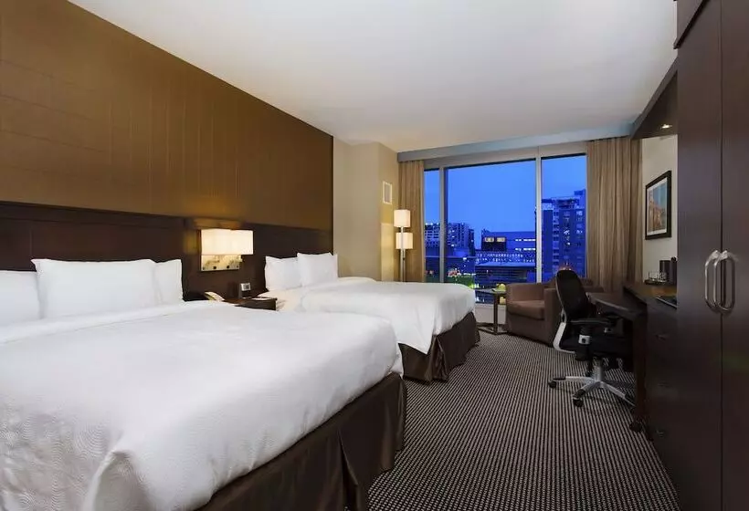 هتل Courtyard By Marriott Montreal Downtown