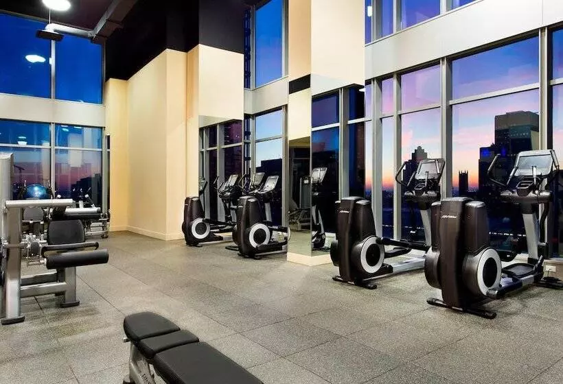 هتل Courtyard By Marriott Montreal Downtown