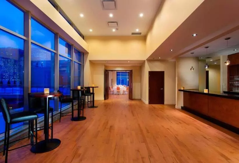 هتل Courtyard By Marriott Montreal Downtown