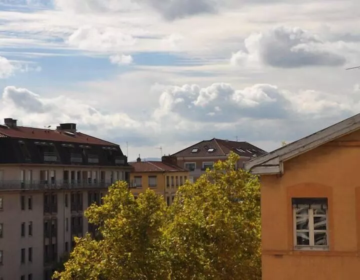 호텔 De La Croix Rousse