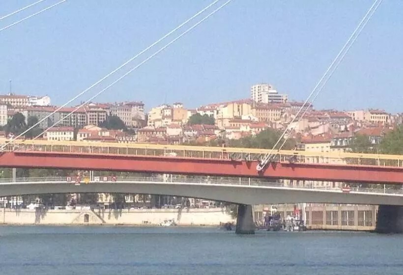 호텔 De La Croix Rousse