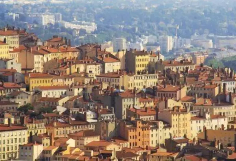 Отель De La Croix Rousse