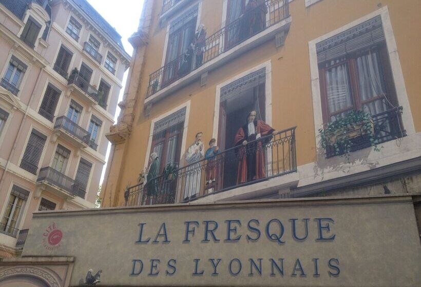 ホテル De La Croix Rousse