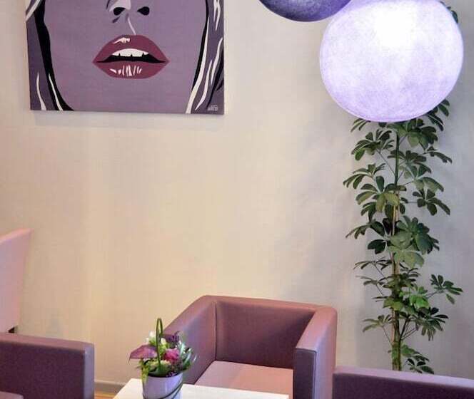 ホテル De La Croix Rousse