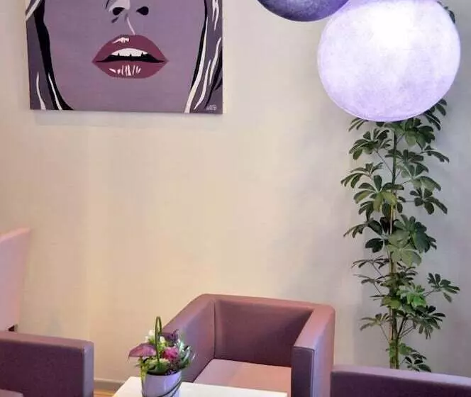 Отель De La Croix Rousse