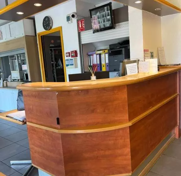 酒店 Egg Hôtel Sarcelles