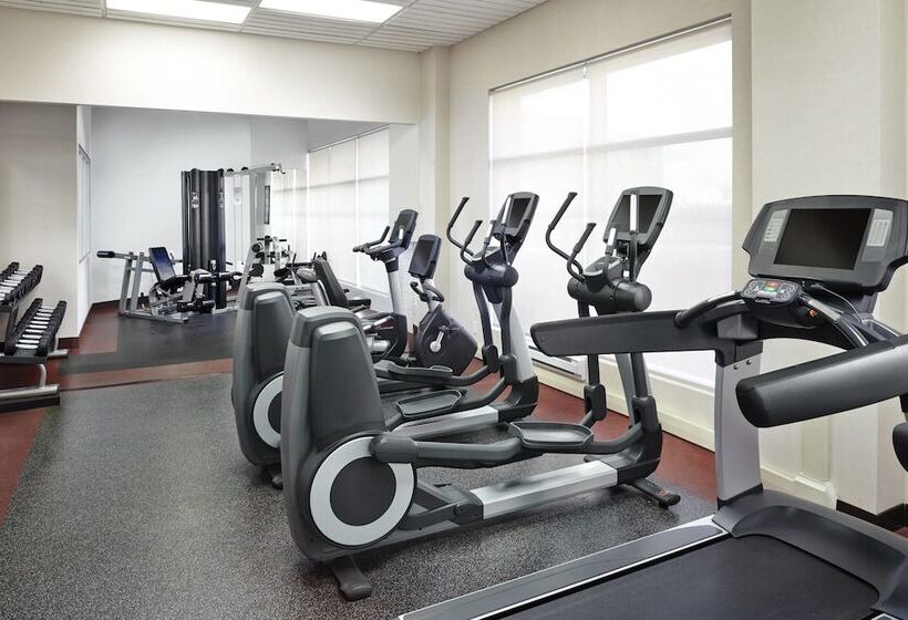 فندق Four Points By Sheraton Calgary Airport