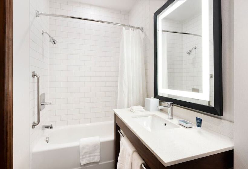 فندق Four Points By Sheraton Calgary Airport