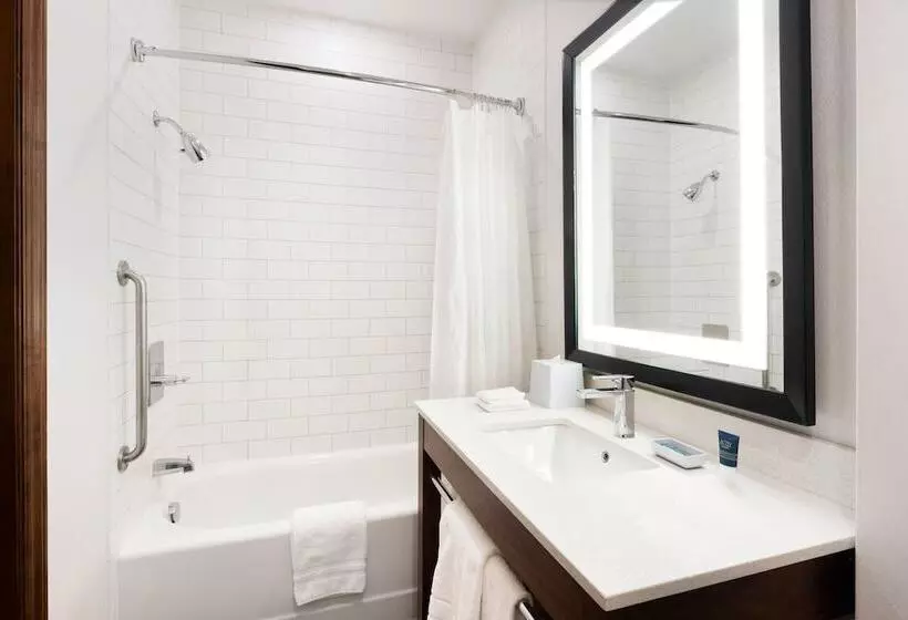 酒店 Four Points By Sheraton Calgary Airport