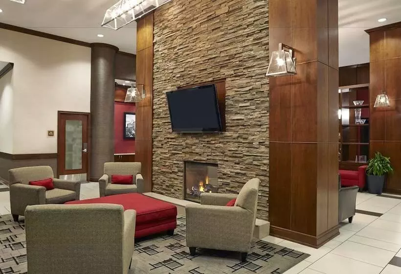 酒店 Four Points By Sheraton Calgary Airport