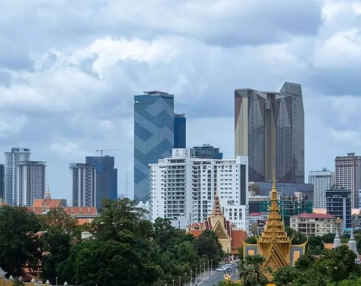 هتل The Frangipani Royal Palace