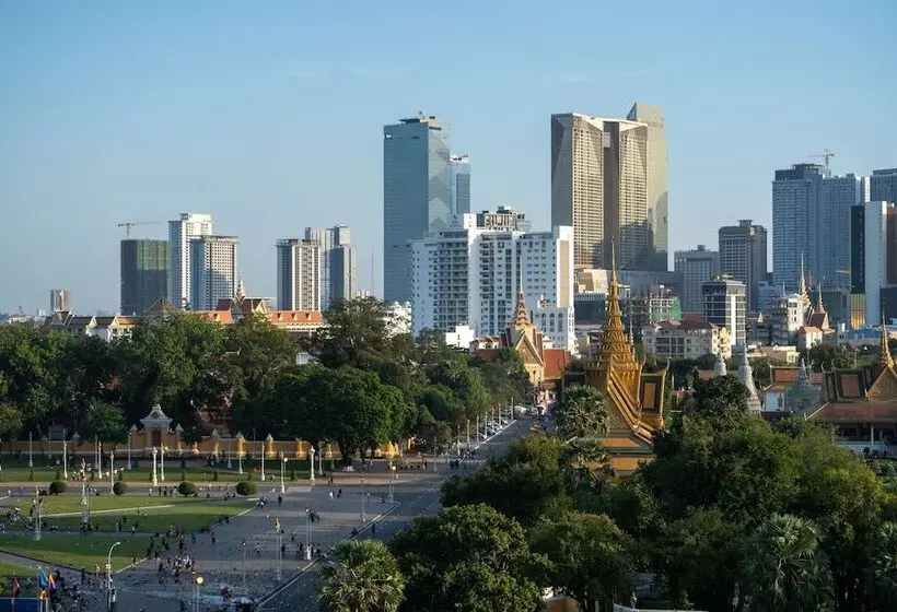 هتل The Frangipani Royal Palace