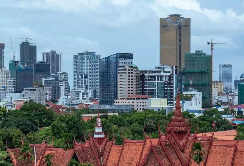 هتل The Frangipani Royal Palace