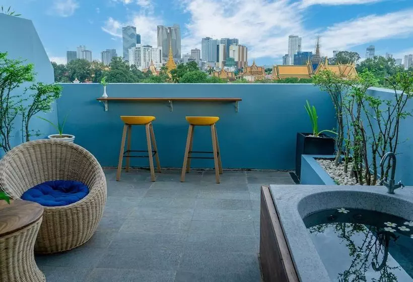 هتل The Frangipani Royal Palace