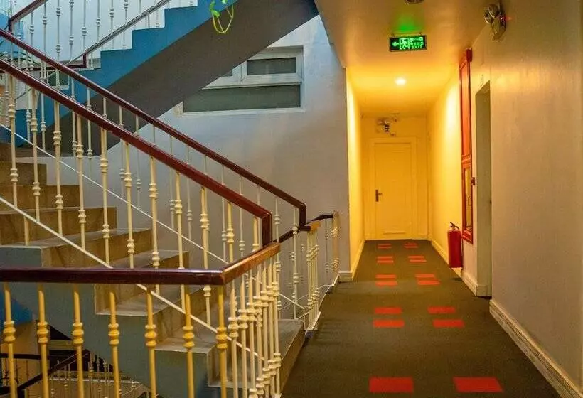 هتل The Frangipani Royal Palace