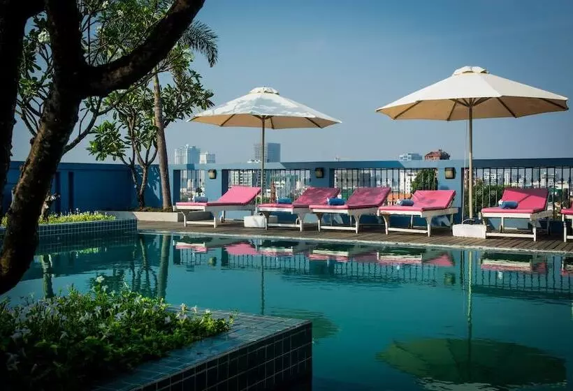 هتل The Frangipani Royal Palace