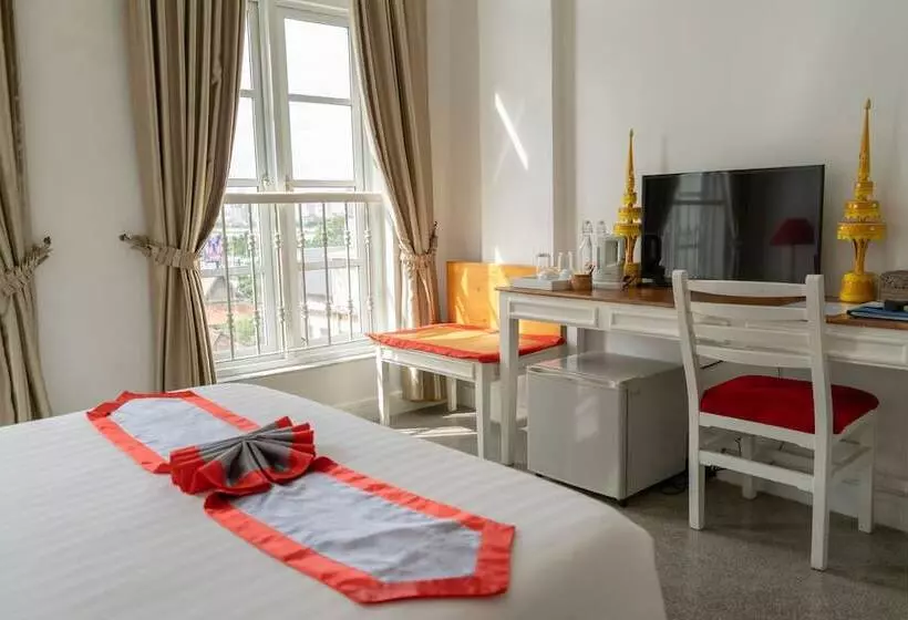 هتل The Frangipani Royal Palace