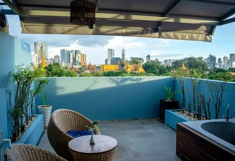 هتل The Frangipani Royal Palace