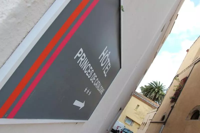 هتل Princes De Catalogne