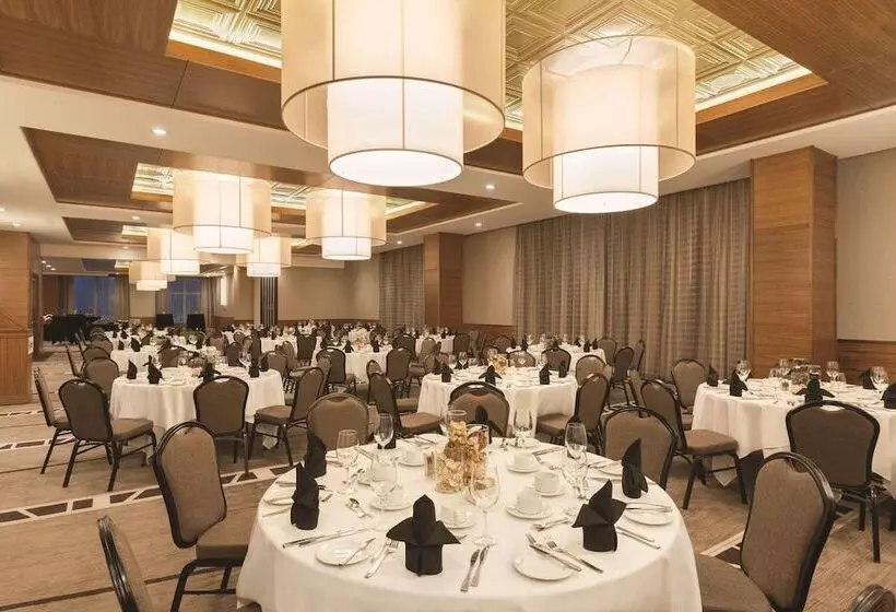 Radisson Hotel & Conference Centre Calgary Airport