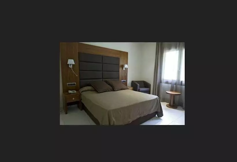 Отель Restaurant Castellarnau