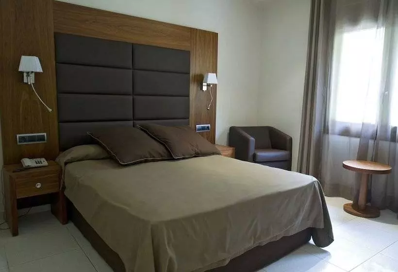 Отель Restaurant Castellarnau