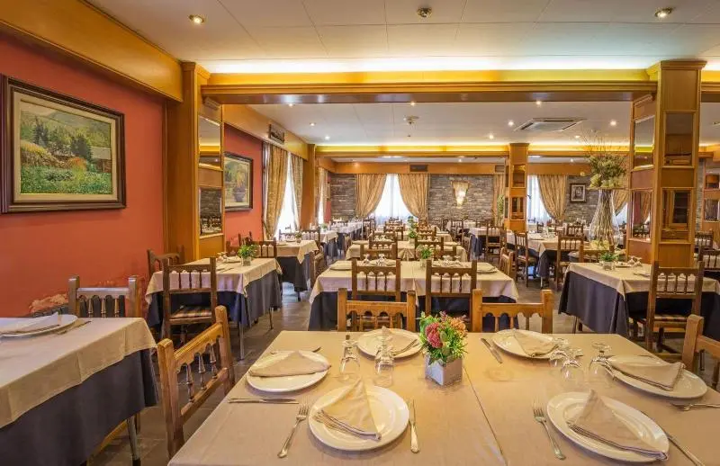 هتل Restaurant Castellarnau