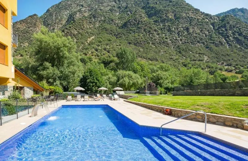 هتل Restaurant Castellarnau