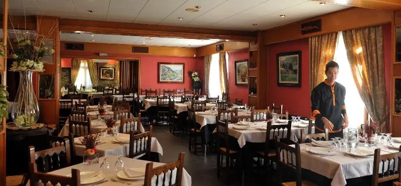 هتل Restaurant Castellarnau