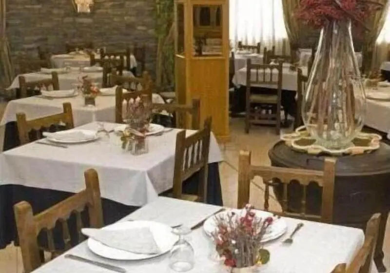 هتل Restaurant Castellarnau