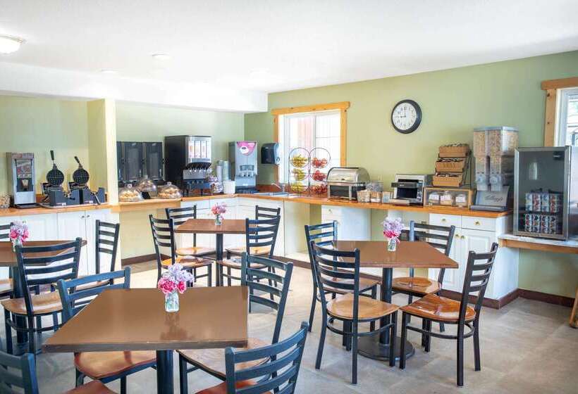 فندق Travelodge By Wyndham Golden Sportsman Lodge