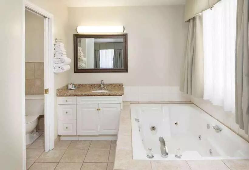 Szálloda Travelodge By Wyndham Golden Sportsman Lodge