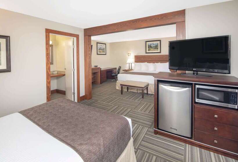 فندق Travelodge By Wyndham Golden Sportsman Lodge