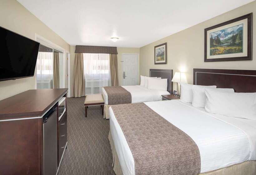 فندق Travelodge By Wyndham Golden Sportsman Lodge