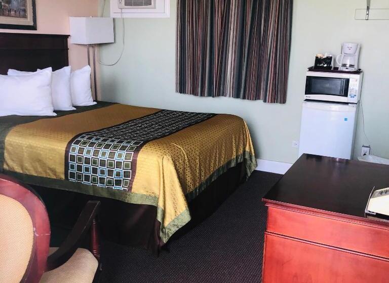 Мотель Perth Plaza Inn & Suites