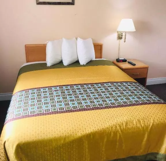 Motelli Perth Plaza Inn & Suites