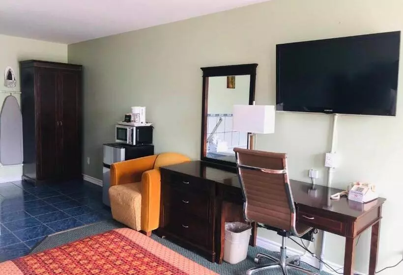 Motelli Perth Plaza Inn & Suites