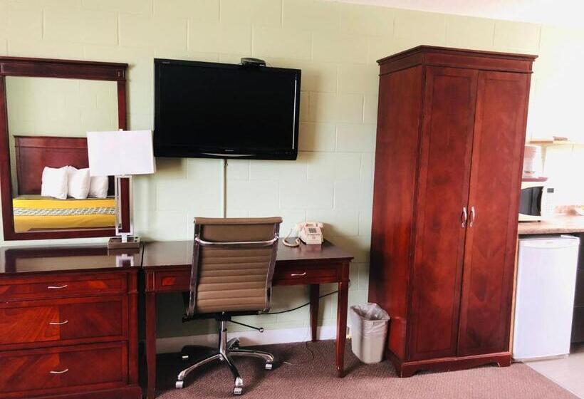 Мотель Perth Plaza Inn & Suites