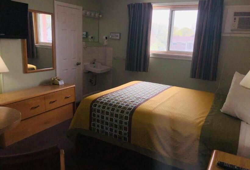 Мотель Perth Plaza Inn & Suites