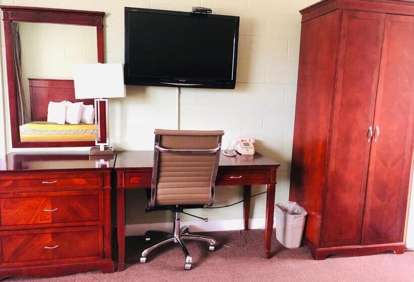 Мотель Perth Plaza Inn & Suites