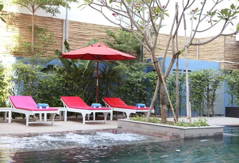 Отель The Frangipani Living Arts Palace