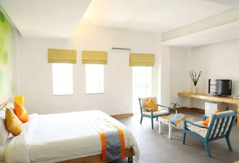 Отель The Frangipani Living Arts Palace