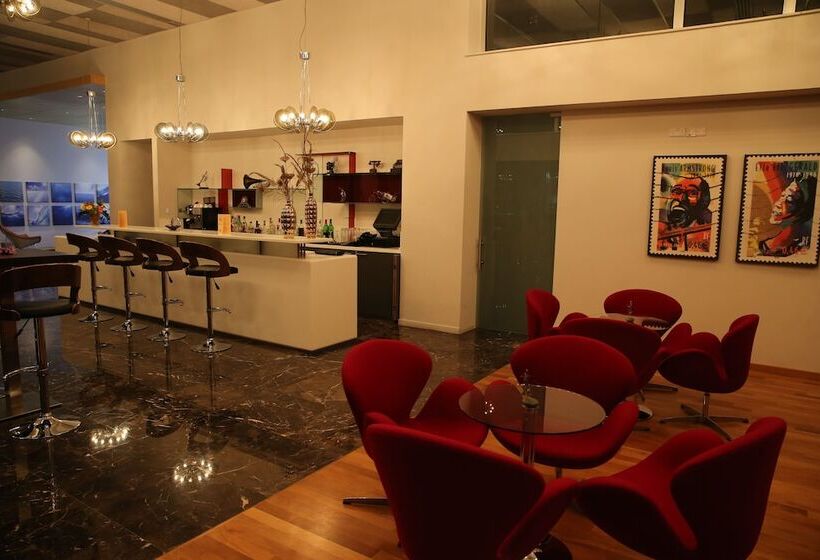 هتل Altius Boutique