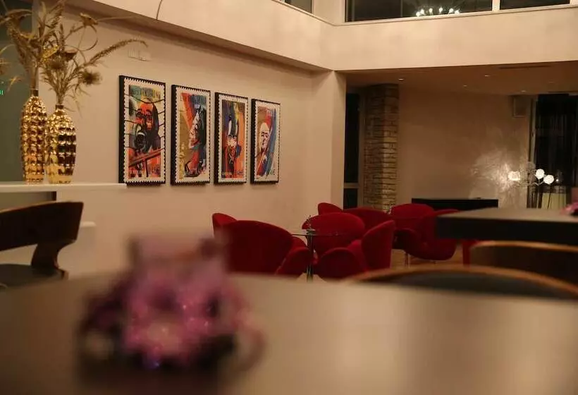 هتل Altius Boutique