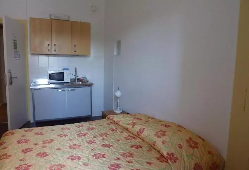 Отель Hôtel Du Marché