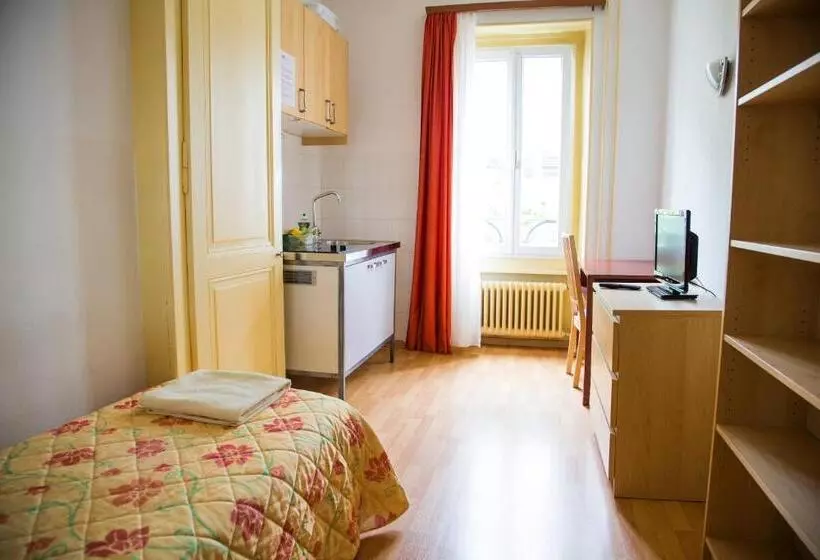 Отель Hôtel Du Marché