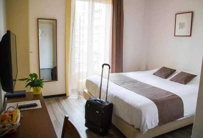 Отель Hôtel Du Marché